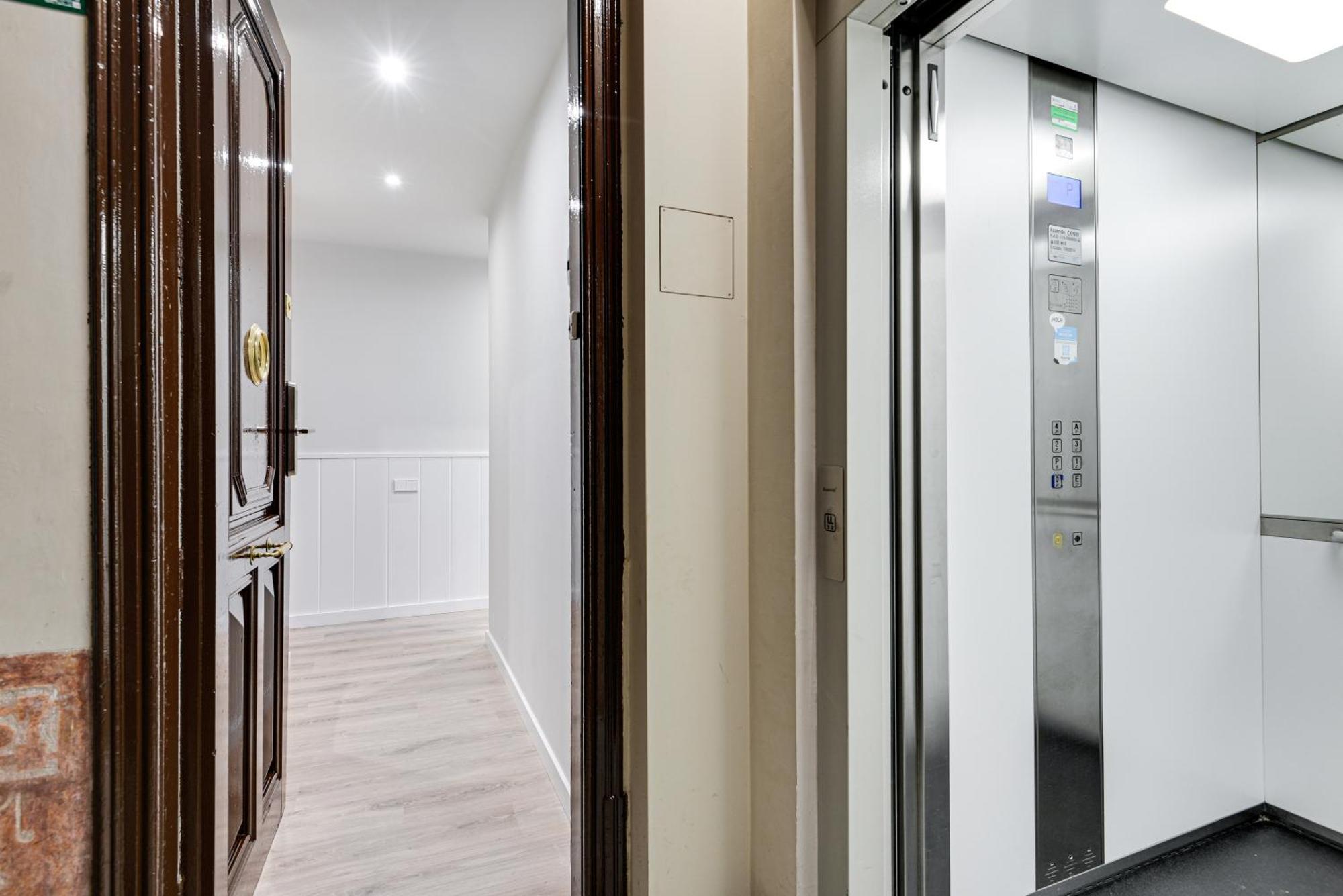 Lucasland Apartments Barcelona Bagian luar foto